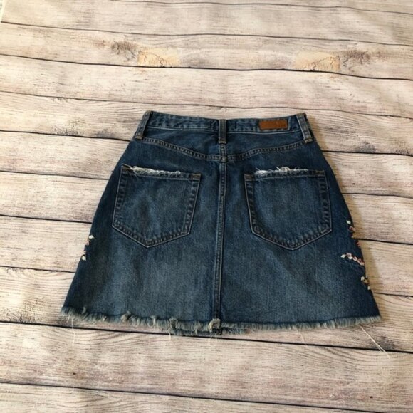 Abercrombie & Fitch Embroided Denim Skirt Size 24 - Picture 2 of 7